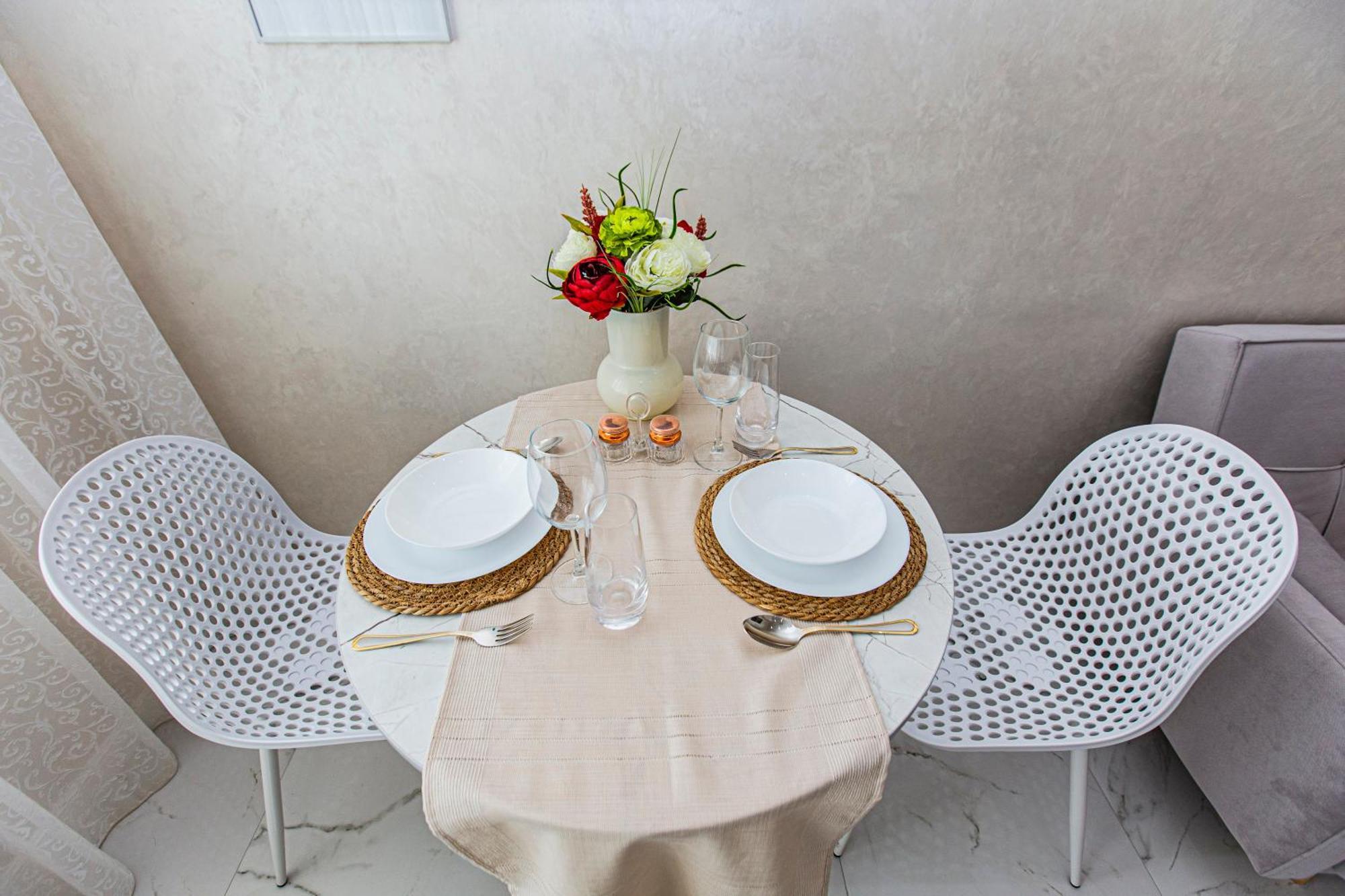 2 Room Apartment In The Center Alma-Ata Buitenkant foto